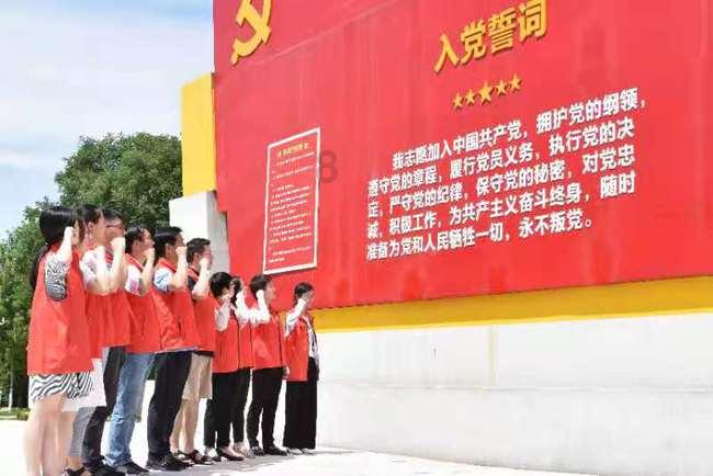 爱吃叶子的毛毛虫